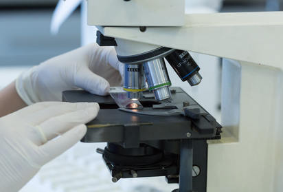 Förbättra mikroskopisk precision med Babios premiumoljespegelolja